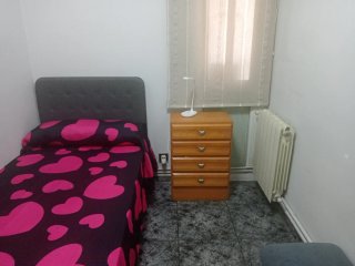Alquilo habitación en Montcada i Reixac. 400 euros