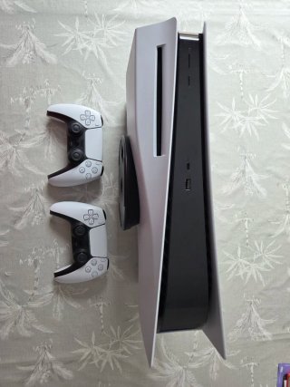 PlayStation 5 + 2 Mandos