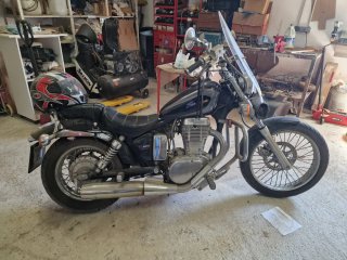 Suzuki LS 650 Cruiser Negra