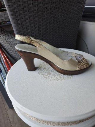 Zapatos talla 38 piel .MÁS EN MI PERFIL