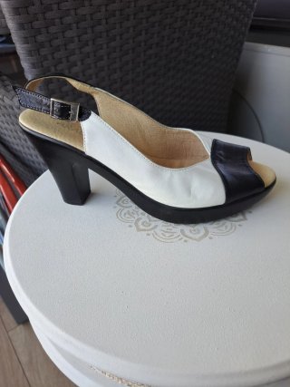 Zapatos talla 38 piel .MÁS EN MI PERFIL