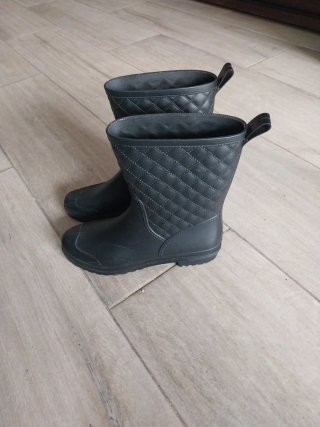 Botas de agua negras acolchadas