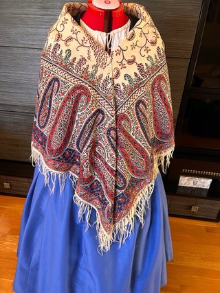 Mantón antiguo Merino estampado