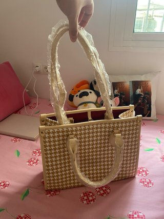 Conjunto bolso y chaleco estampado