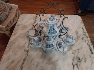 Mesa de comedor y sillas antiguas lamparas etc