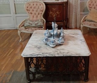 Mesa de comedor y sillas antiguas lamparas etc