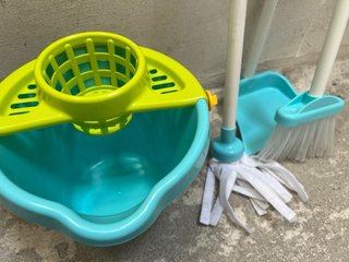 Juego Cubo, Fregona y Escoba Infantil Juguetes