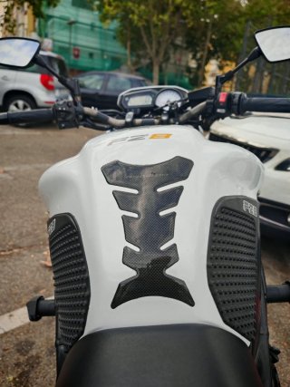 Yamaha FZ8N Sport Blanca y Dorada