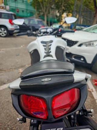 Yamaha FZ8N Sport Blanca y Dorada