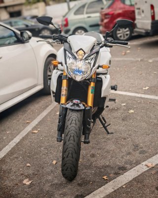 Yamaha FZ8N Sport Blanca y Dorada