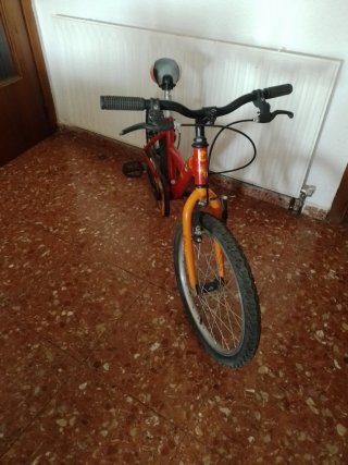 Bicicleta infantil roja