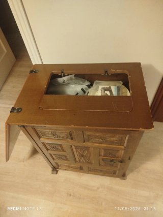 Mueble máquina de coser de madera
