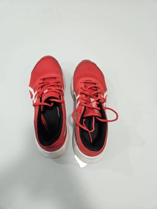 Zapatillas ASICS rojas y blancas