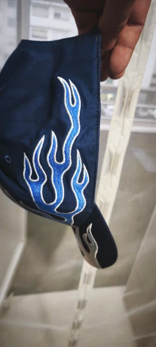 Gorra Nike con diseño de llamas