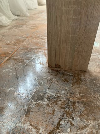 Mesa comedor roble y blanco.