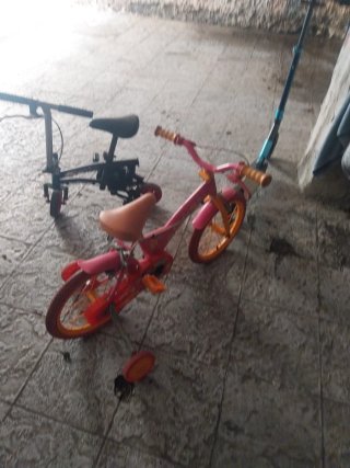 Bicicleta infantil y patinete