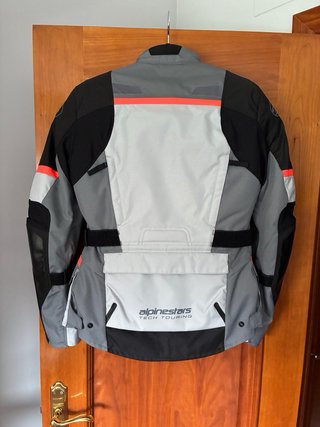 Casco y cazadora de moto
