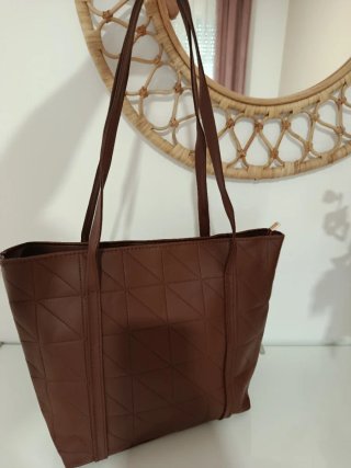 Bolso marrón acolchado