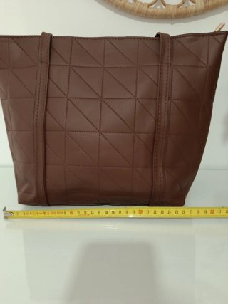 Bolso marrón acolchado