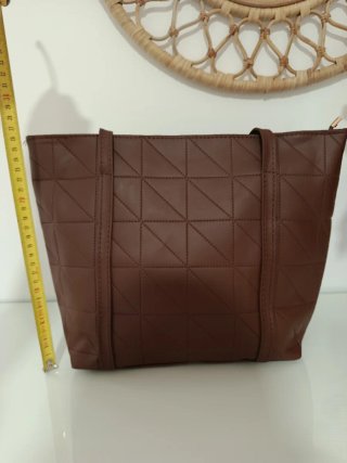 Bolso marrón acolchado