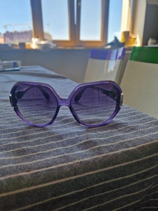 Occhiali da sole viola