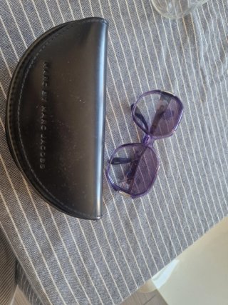 Occhiali da sole viola