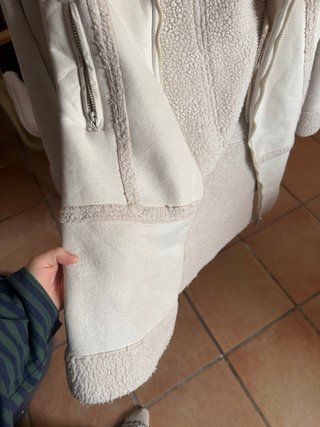 Chaqueta beige con forro sherpa