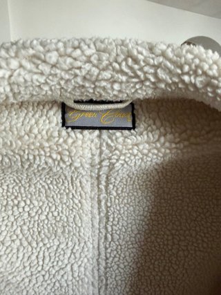 Chaqueta beige con forro sherpa