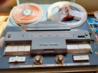 Magnetófono Grundig TK40 con maletín y libro