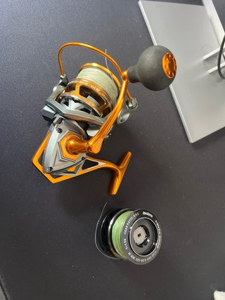 Carrete Akami Vinta 6000