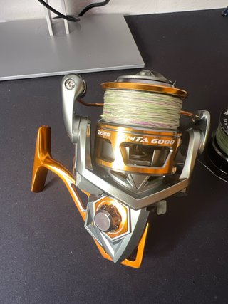 Carrete Akami Vinta 6000