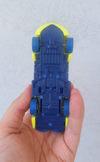 macchina gialla Hot Wheels