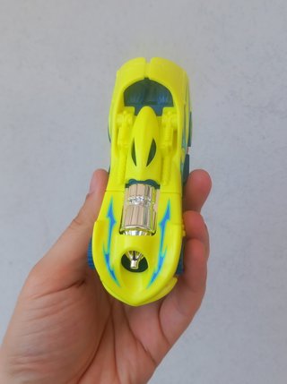 macchina gialla Hot Wheels