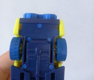 macchina gialla Hot Wheels