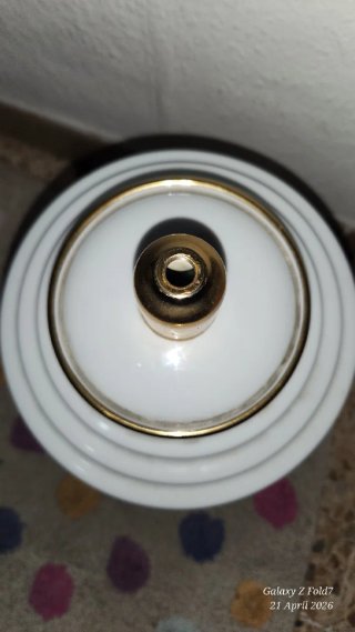 Parece un base de lampara de Capeans porcelana