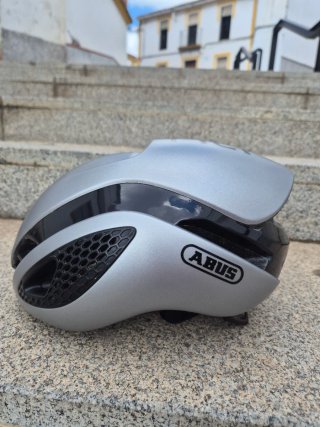 Casco Abus gamechanger sin golpe ni arañazo
