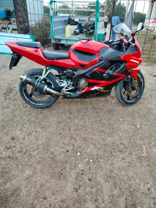 Honda CBR 600 fspor Roja y Negra