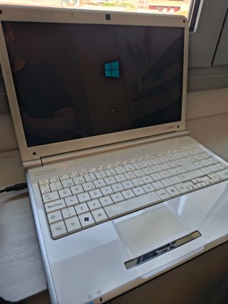 Portátil Packard Bell Easynote TJ66