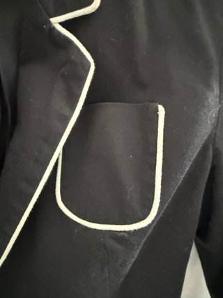 Chaqueta Zara Negra con Ribete Blanco