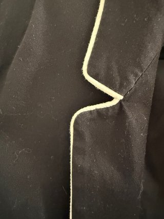 Chaqueta Zara Negra con Ribete Blanco