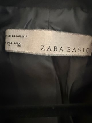 Chaqueta Zara Negra con Ribete Blanco