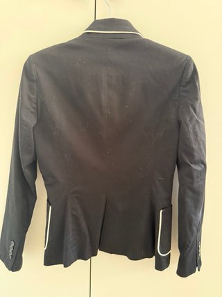 Chaqueta Zara Negra con Ribete Blanco