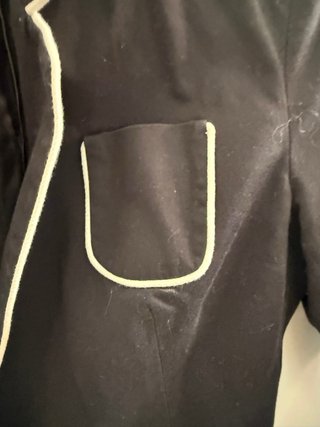 Chaqueta Zara Negra con Ribete Blanco