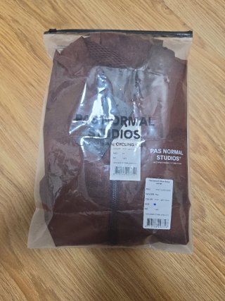 Cortavientos Pas Normal Studios (1 uso)