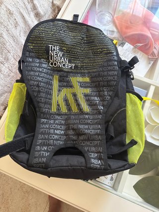 Mochila Urbana Negra y Amarilla
