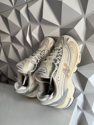 Zapatillas New Balance 1000 Talla 37.5 Beige/Plata