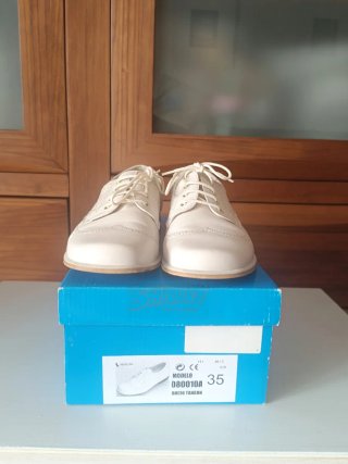 Zapatos de piel color crema
