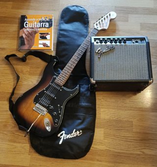 Pack Guitarra Fender Squier + Amplificador + Libro