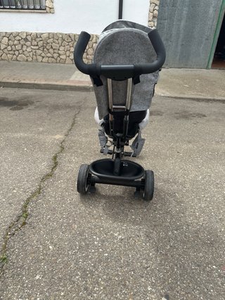 Triciclo infantil gris poco usado