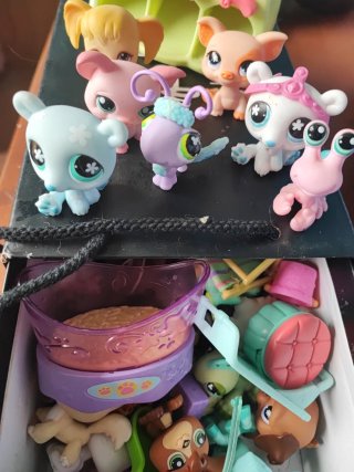 Colección de muñecos pequeños